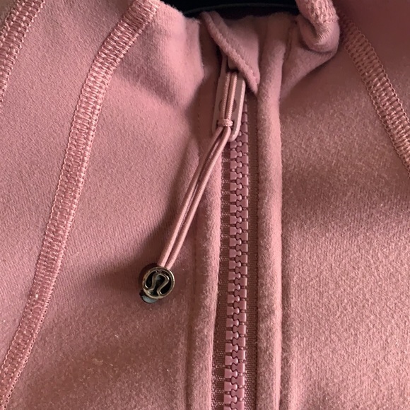 Blush Lulelemon zipup - Picture 4 of 5